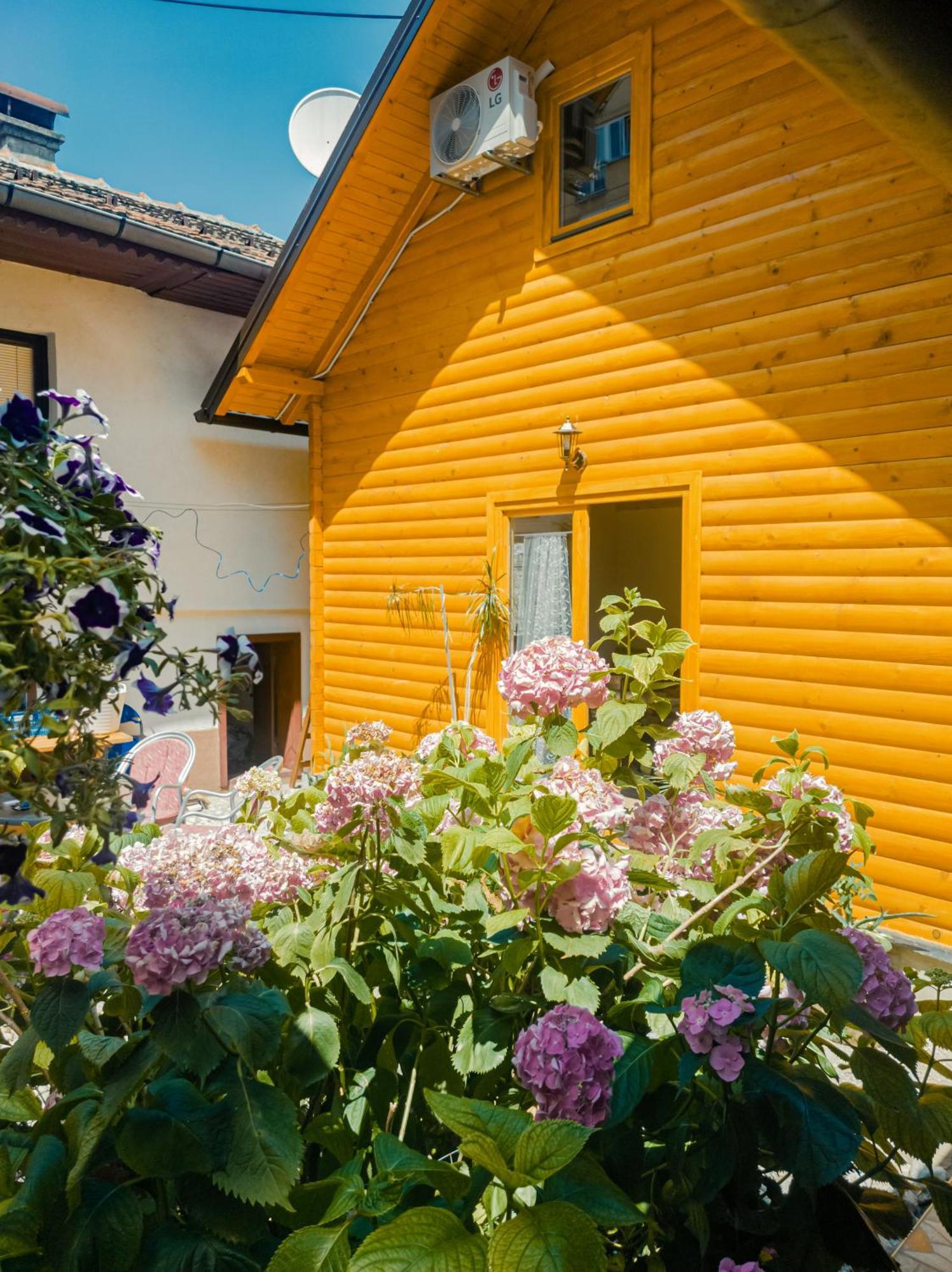 Guest House Nizama'S Place SJJ Esterno foto